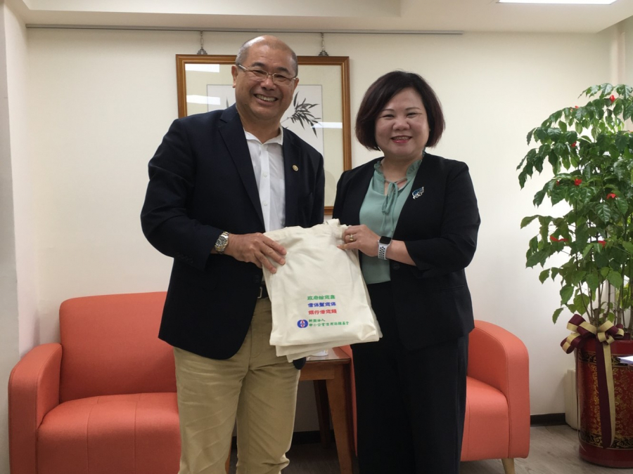 本基金李董事長拜會勞動部許銘春部長，洽商如何強化對返鄉青年農漁民等微型事業支援，及對實施減班休息等信用弱化企業之即時協助