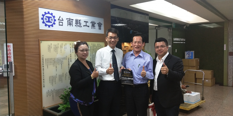 雲嘉南服務中心拜會在地工商協會 並致贈新書「成功，與高手同行」